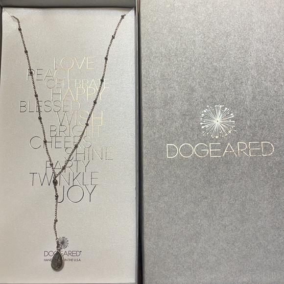 Dogeared teardrop shape 20” chain necklace with 2” lariat and small gem - Picture 1 of 7